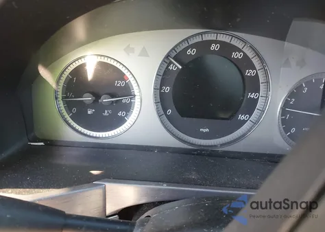 2010 Mercedes-Benz Glk 350 4Matic z USA, uszkodzony, nr VIN WDCGG8HBXAF325293